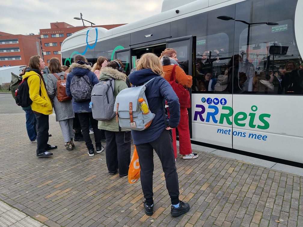 Drukke RRReis-bus